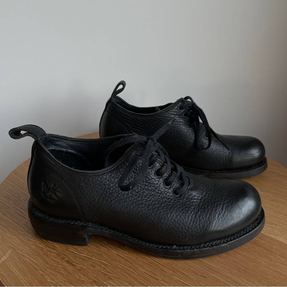 Fluevog black leather "Winch" lace up oxfords size 6